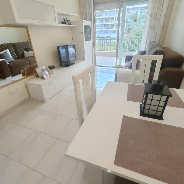 Luminoso apartamento en SALOU con PISCINA, TERRAZA y PARQUE INFANTIL IDEAL FAMILIAS - Apartamento con vistas a la piscina - 12