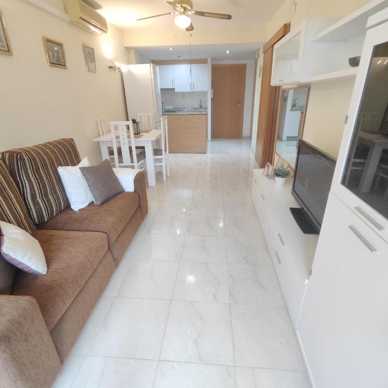 Luminoso apartamento en SALOU con PISCINA, TERRAZA y PARQUE INFANTIL IDEAL FAMILIAS - Apartamento con vistas a la piscina - 20