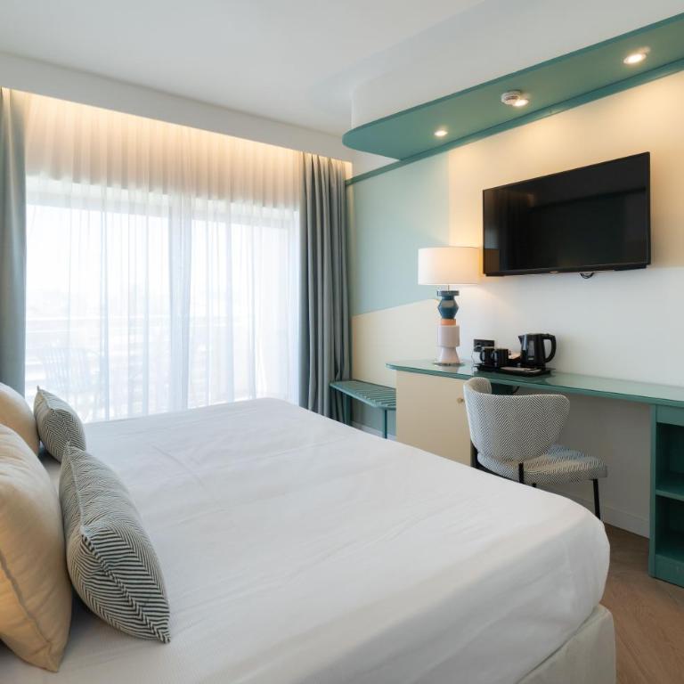 Medplaya Hotel Pez Espada - Habitación Club Superior con vistas a la piscina (3 adultos) - 1