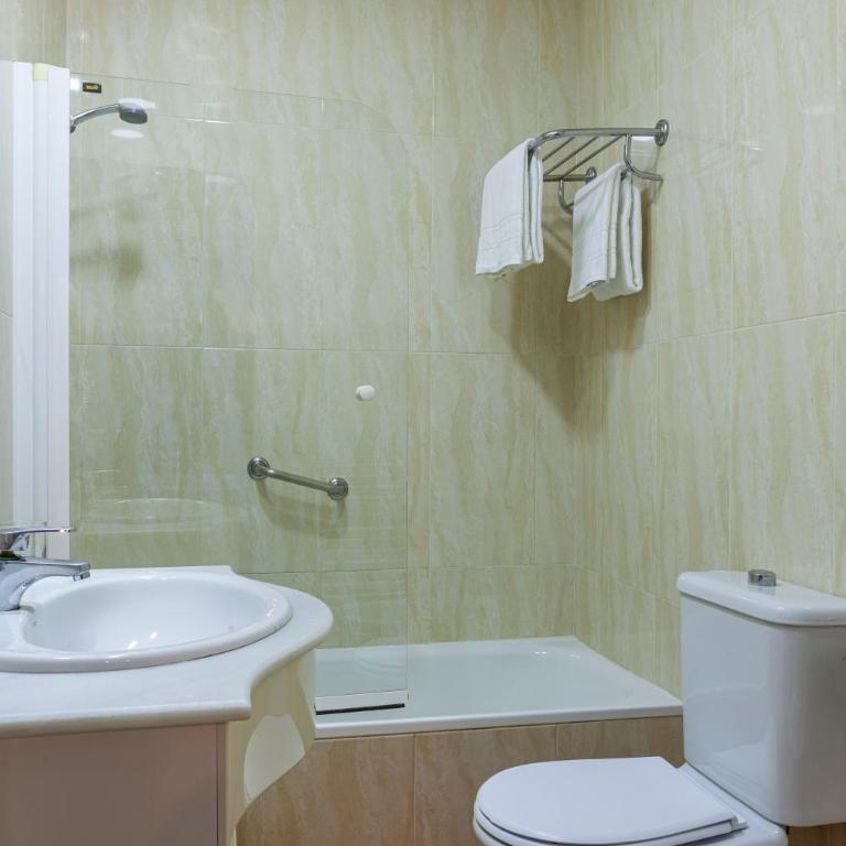 Hotel Macià Plaza - Superior Double or Twin Room - 9