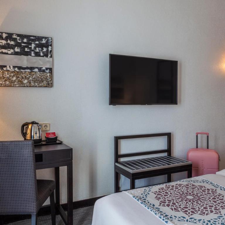 Hotel Macià Plaza - Superior Double or Twin Room - 15