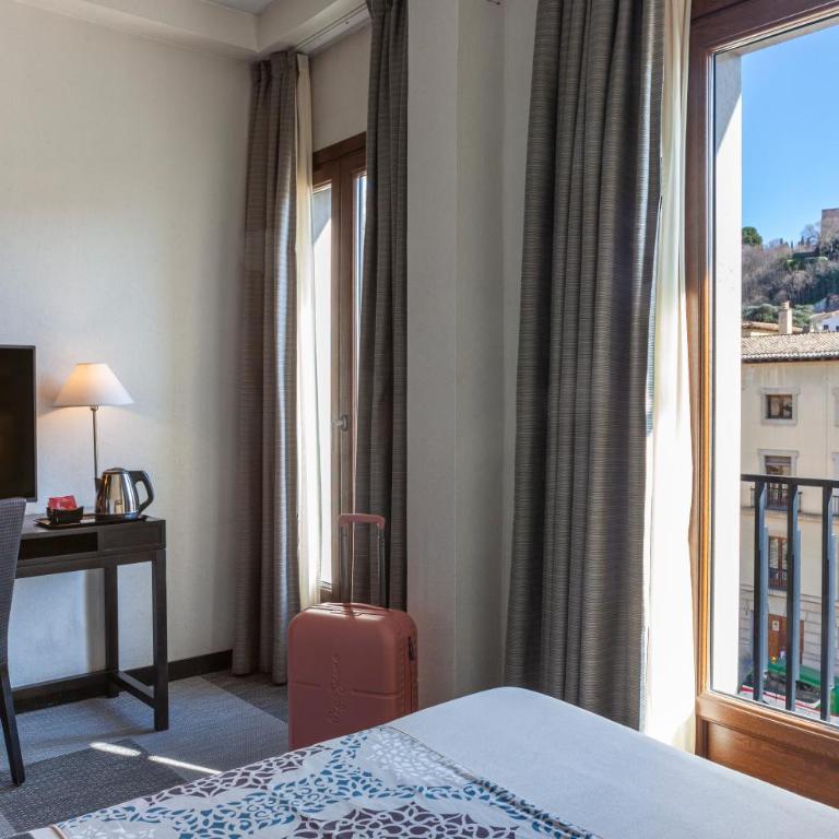 Hotel Macià Plaza - Superior Double or Twin Room - 5