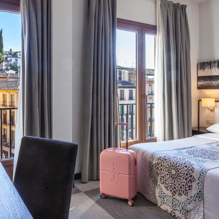 Hotel Macià Plaza - Superior Double or Twin Room - 2