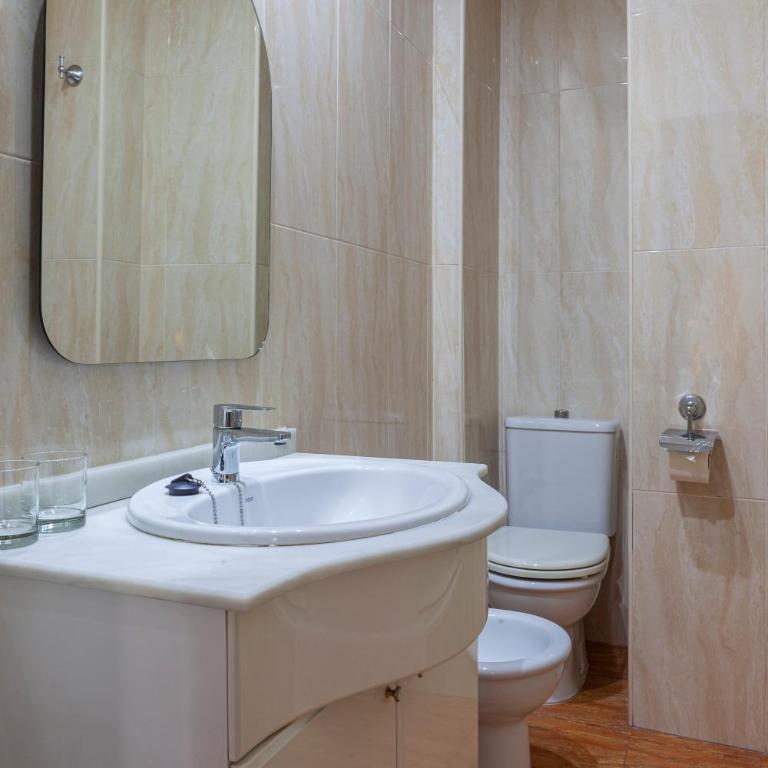 Hotel Macià Plaza - Queen Room - 5
