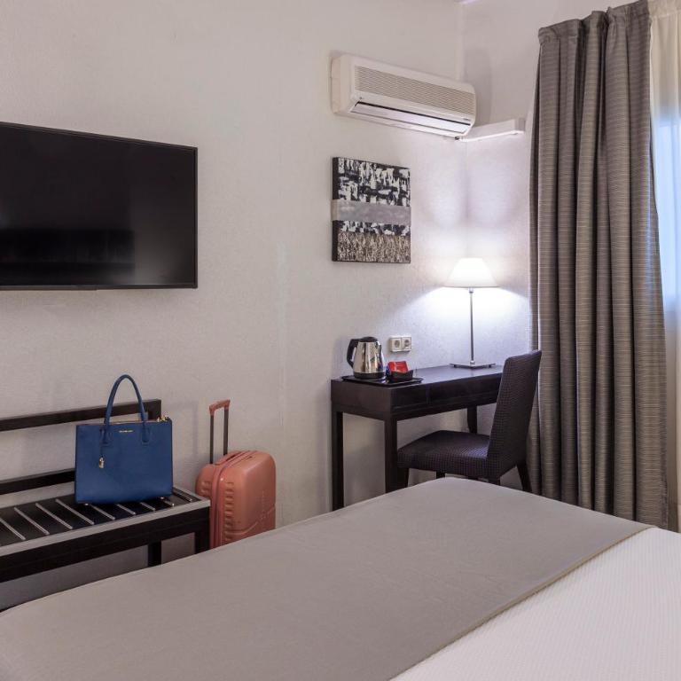 Hotel Macià Plaza - Queen Room - 12