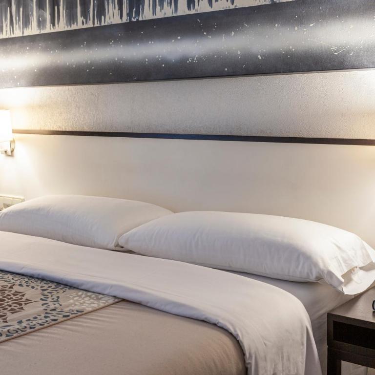 Hotel Macià Plaza - Queen Room - 8