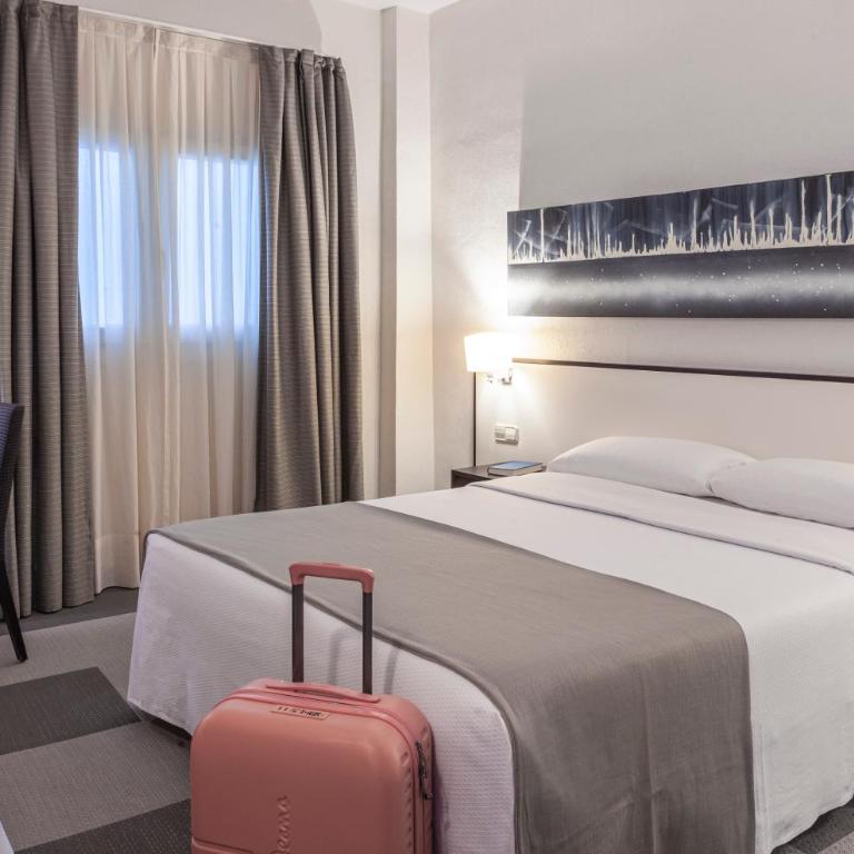 Hotel Macià Plaza - Queen Room - 3
