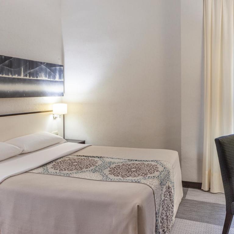 Hotel Macià Plaza - Queen Room - 9
