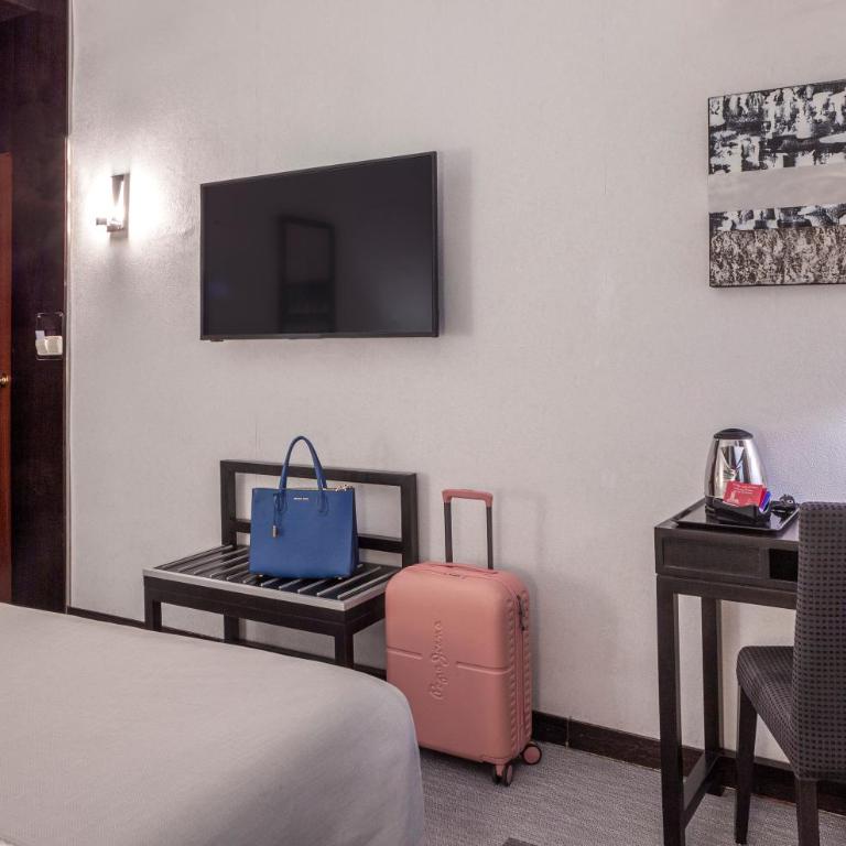Hotel Macià Plaza - Queen Room - 11
