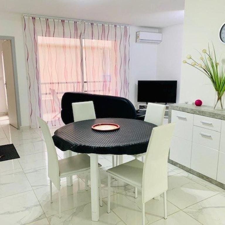 Appart T3 rénové avec climatisation, terrasse, wifi, ascenseur et parking à 2 min des thermes - Appartement 2 Chambres - 2