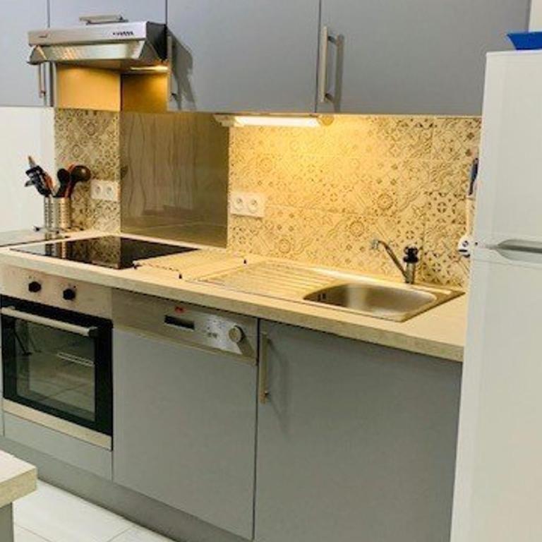 Appart T3 rénové avec climatisation, terrasse, wifi, ascenseur et parking à 2 min des thermes - Appartement 2 Chambres - 3