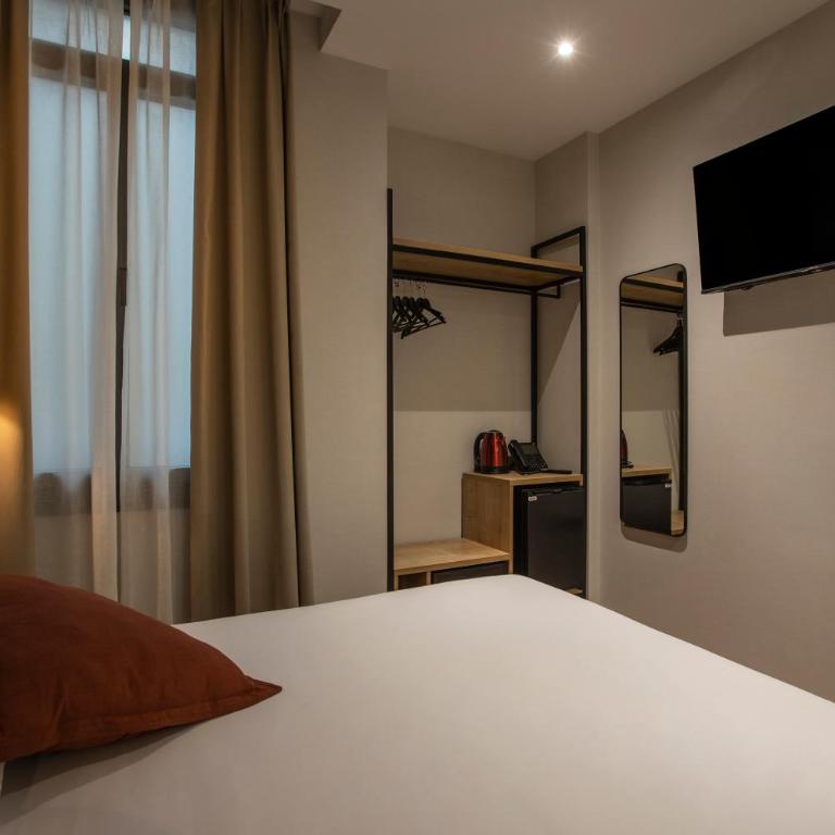 Fontanella By BCN URBAN Rooms - Double or Twin Room - 7