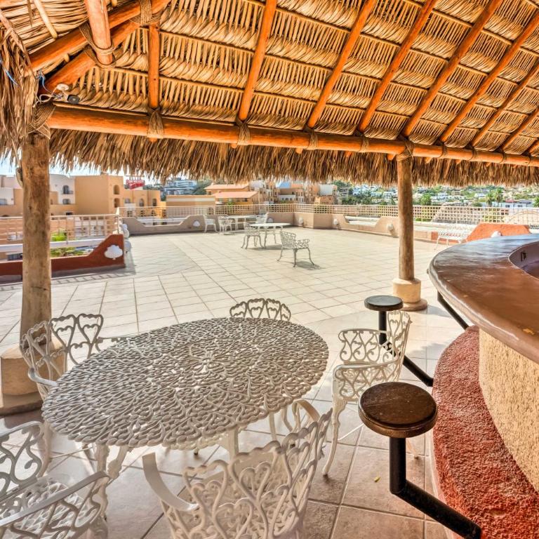 Chic Cabo San Lucas Getaway < 2 Miles to Beaches! - Apartamento - 28