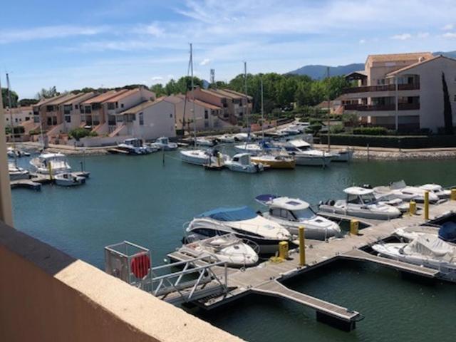 HAMEAU DES CAPELLANS Duplex avec superbe vue marina piscine wifi gratuit parking gratuit - Apartment mit 1 Schlafzimmer - 6