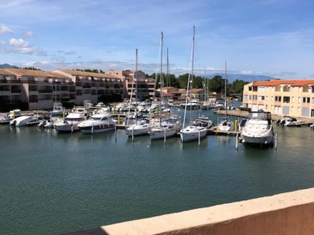 HAMEAU DES CAPELLANS Duplex avec superbe vue marina piscine wifi gratuit parking gratuit - Apartment mit 1 Schlafzimmer - 10