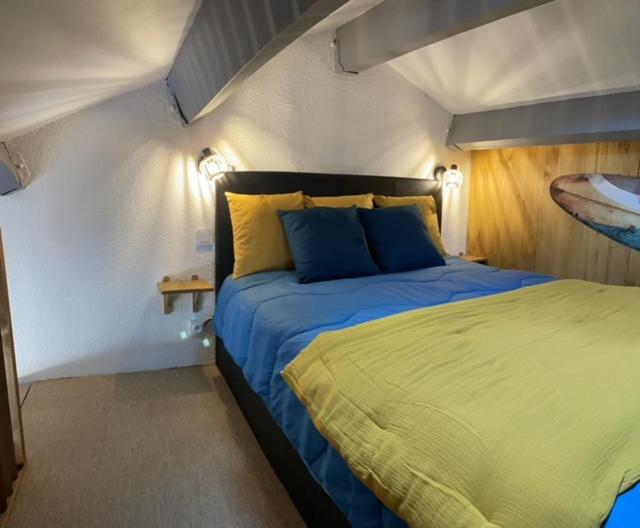 HAMEAU DES CAPELLANS Duplex avec superbe vue marina piscine wifi gratuit parking gratuit - Apartment mit 1 Schlafzimmer - 13