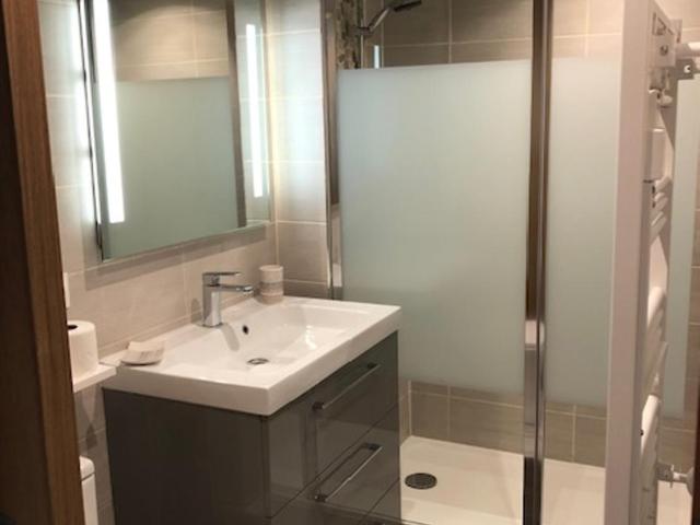 HAMEAU DES CAPELLANS Duplex avec superbe vue marina piscine wifi gratuit parking gratuit - Apartment mit 1 Schlafzimmer - 15