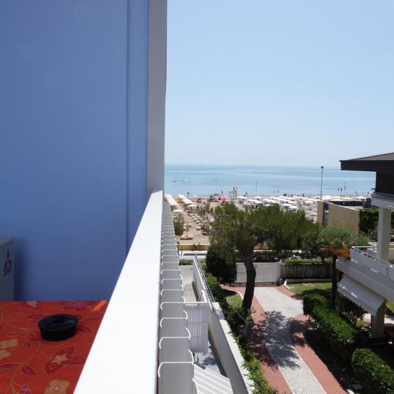 Hotel Pelikan - Camera Familiare con Bagno in Comune - 5