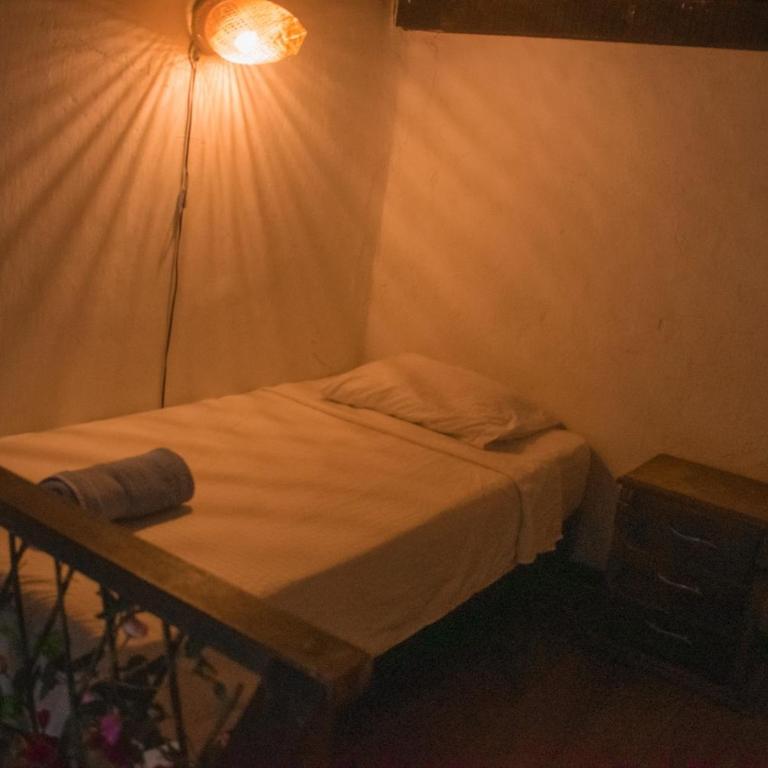 Hostal Españolete - Habitación Triple con baño compartido - 6
