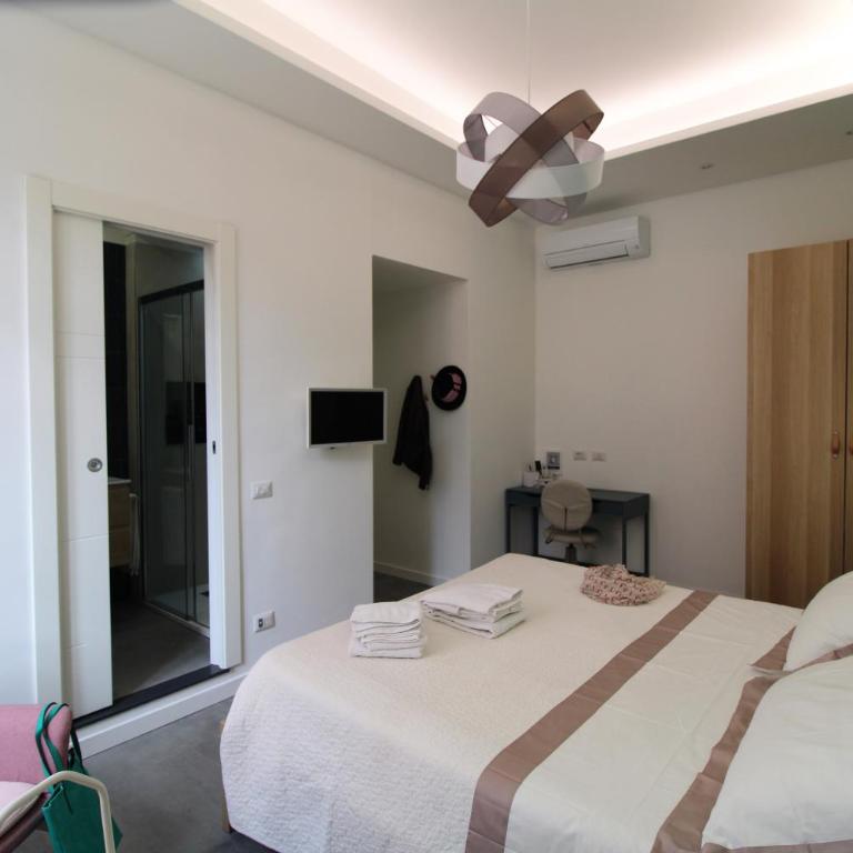 Veniero37 Guest House - King Room with Private Bathroom - 14