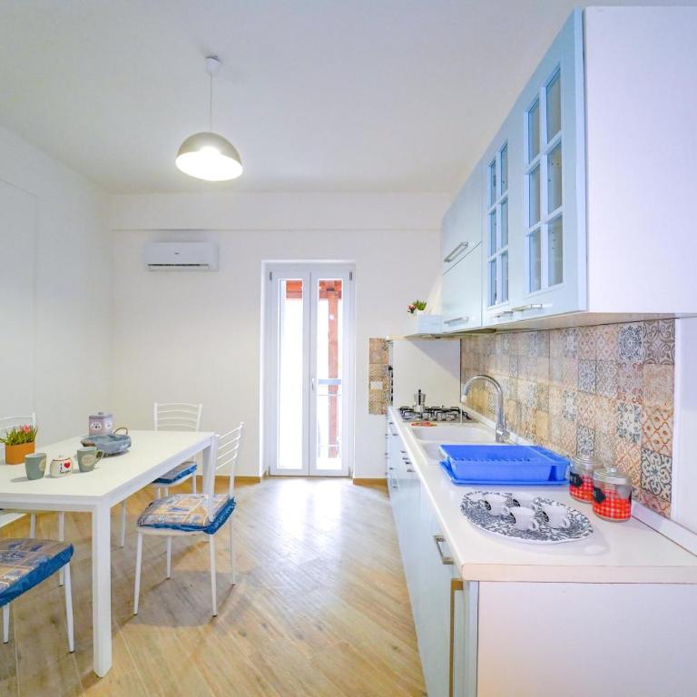 Lovely Villa, close to the beach - Three-Bedroom House - 7