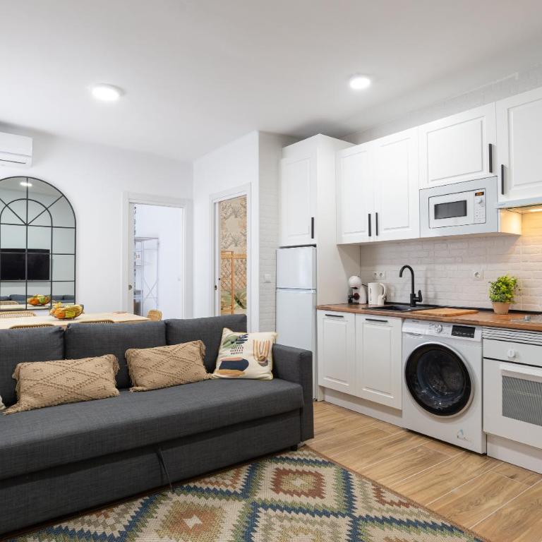 COZY & MODERN APARTMENT - Three-Bedroom Apartment - 10