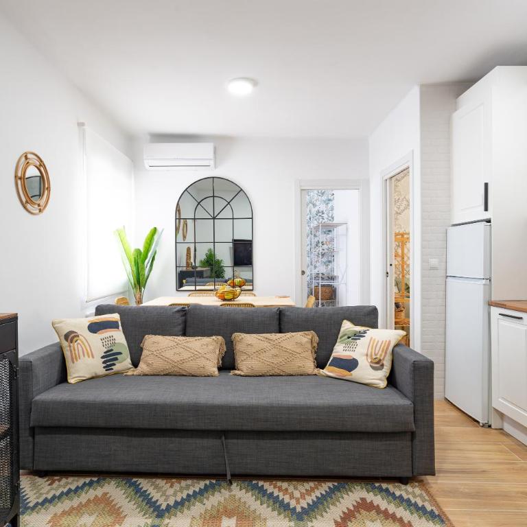 COZY & MODERN APARTMENT - Three-Bedroom Apartment - 1
