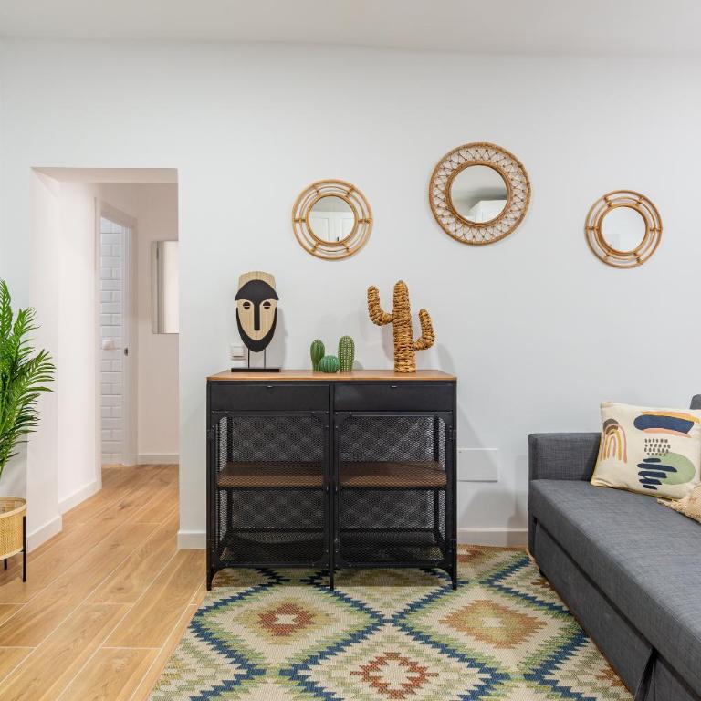 COZY & MODERN APARTMENT - Three-Bedroom Apartment - 6