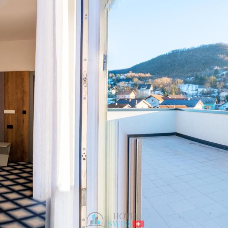 Swiss Plus Hotel - Deluxe Double Room with Balcony - 8