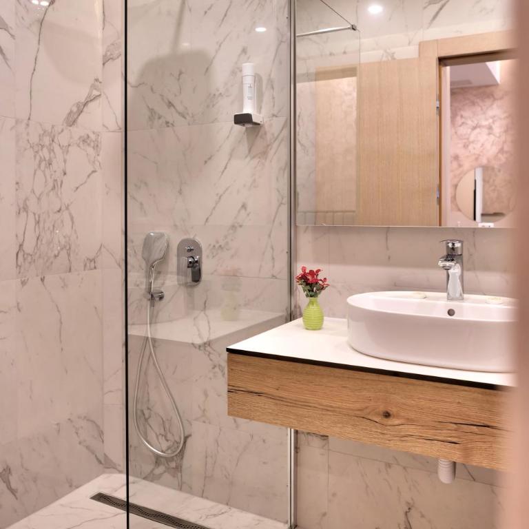 Hotel Emerald - Superior Double or Twin Room - 4