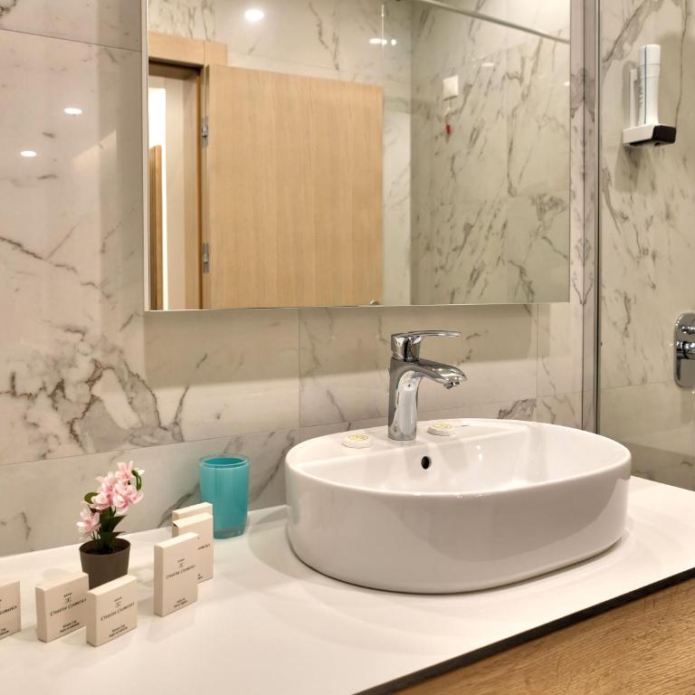 Hotel Emerald - Deluxe Triple Room - 1