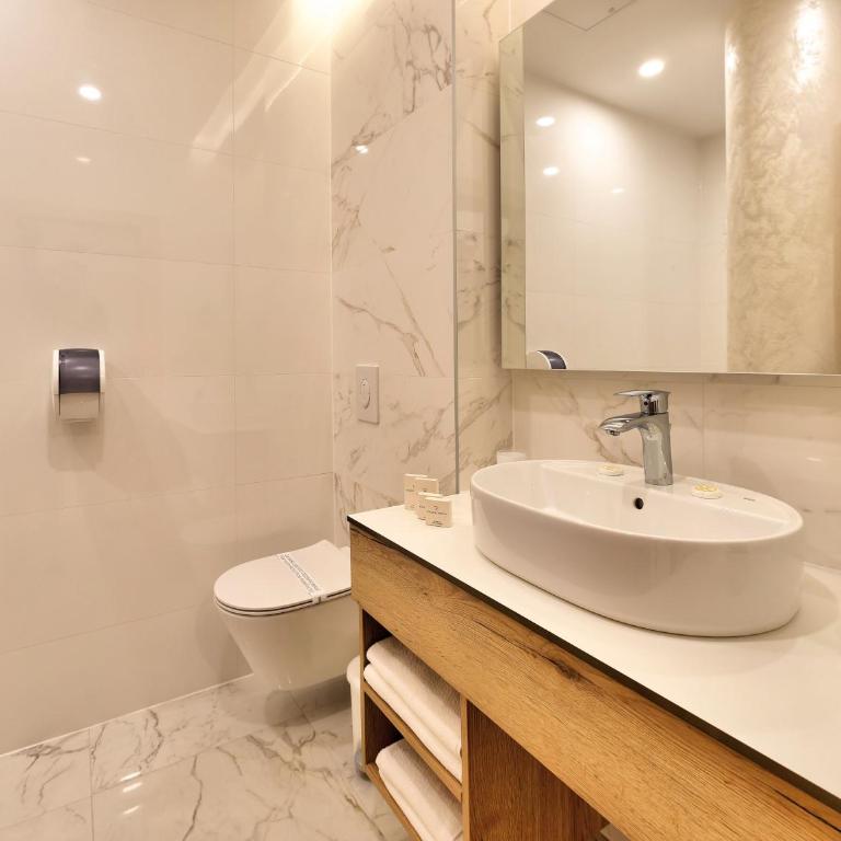 Hotel Emerald - Standard Double or Twin Room - 5