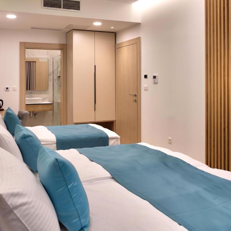 Hotel Emerald - Deluxe Triple Room - 5