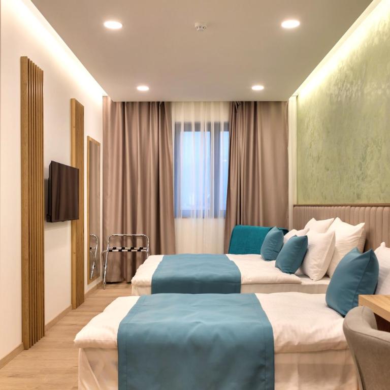 Hotel Emerald - Deluxe Triple Room - 3