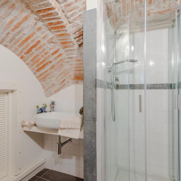Busdraghi Studio, a stylish studio along Via Fillungo - Apartment - 19