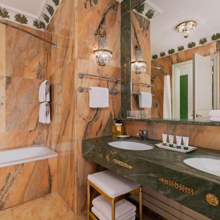 The Westin Excelsior, Rome - Camera Matrimoniale Deluxe con 1 Letto King-Size - 4