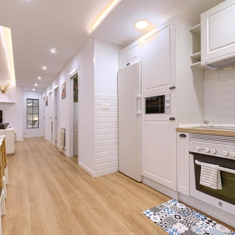 Roomscapital - Three-Bedroom Apartment - 8