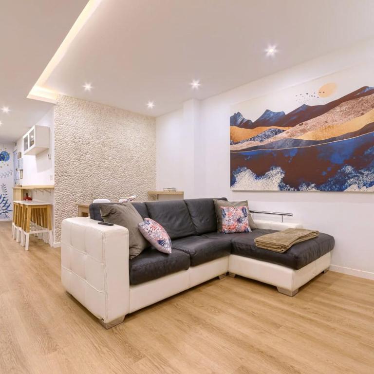 Roomscapital - Three-Bedroom Apartment - 12