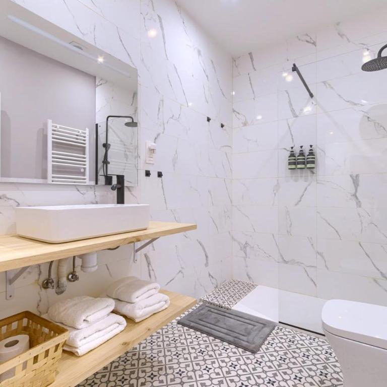 Roomscapital - Three-Bedroom Apartment - 14