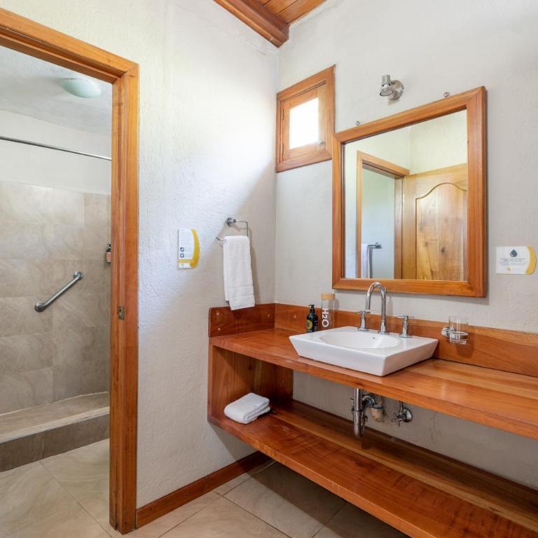 Blu Galapagos Sustainable Waterfront Lodge - Habitación Doble Superior - 1 o 2 camas - 8