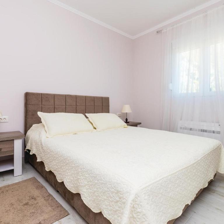 Amazing Home In Herceg Novi With Wifi - Four-Bedroom Vacation Home - 13