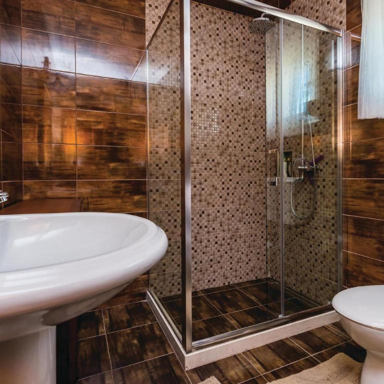 Amazing Home In Herceg Novi With Wifi - Four-Bedroom Vacation Home - 17