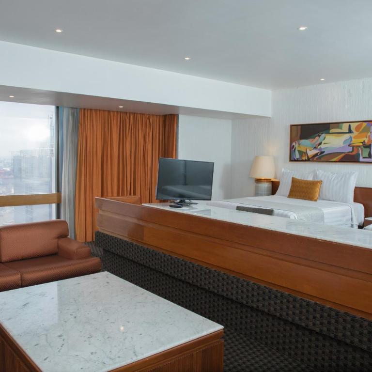Sevilla Palace - Deluxe Suite with Spa Bath - 3