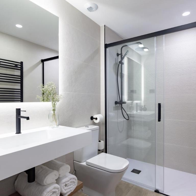 ApartsNouBcn Equador Les Corts - Two-Bedroom Apartment - 14