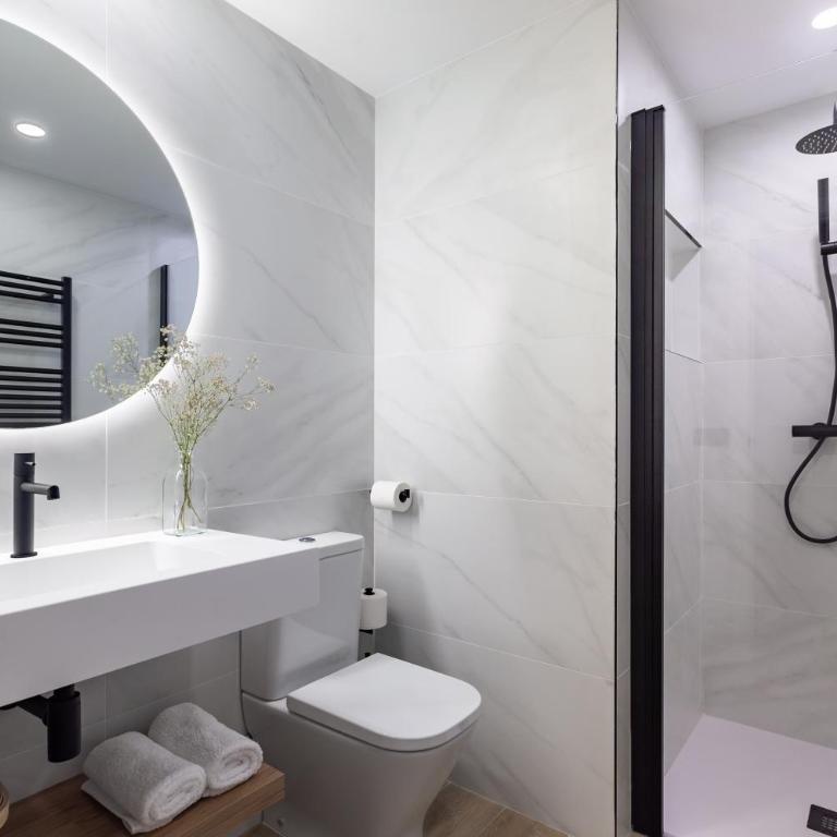 ApartsNouBcn Equador Les Corts - Two-Bedroom Apartment - 13