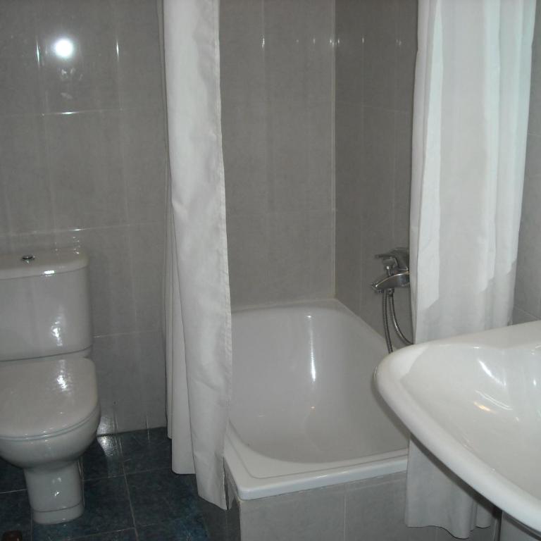 Hostal Residencia Avenida - Habitación cuádruple - 2