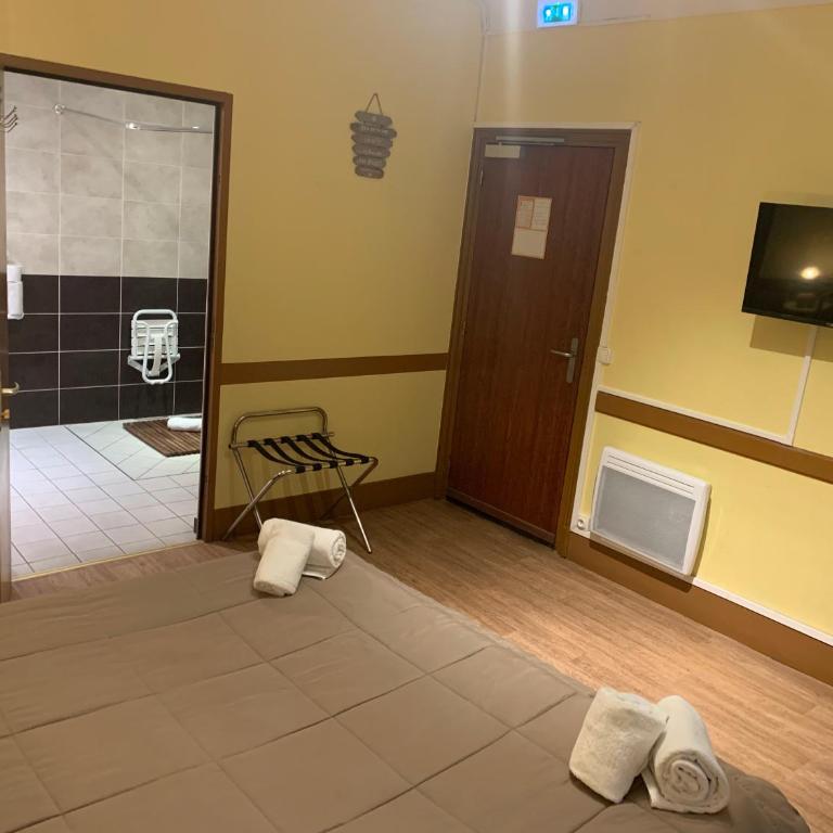 Hôtel Du Cheval Blanc Barcelonnette - Habitación con cama extragrande - Adaptada para personas de movilidad reducida - 1