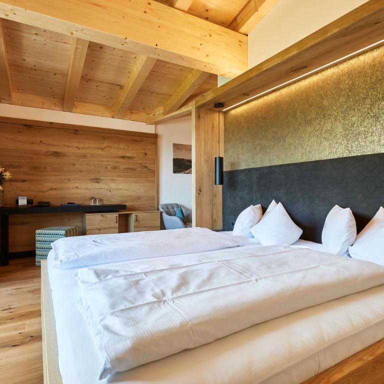 Hotel Jörglerhof - Suite mit Kingsize-Bett und Balkon - 5