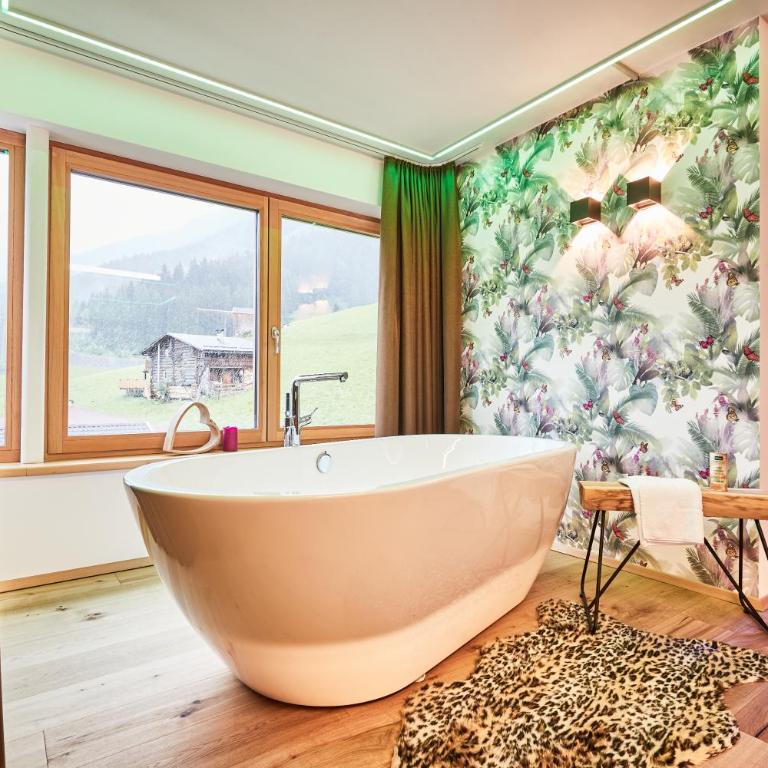 Hotel Jörglerhof - Suite mit Kingsize-Bett und Balkon - 3