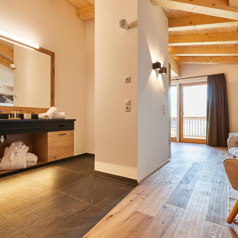 Hotel Jörglerhof - Suite mit Kingsize-Bett und Balkon - 6